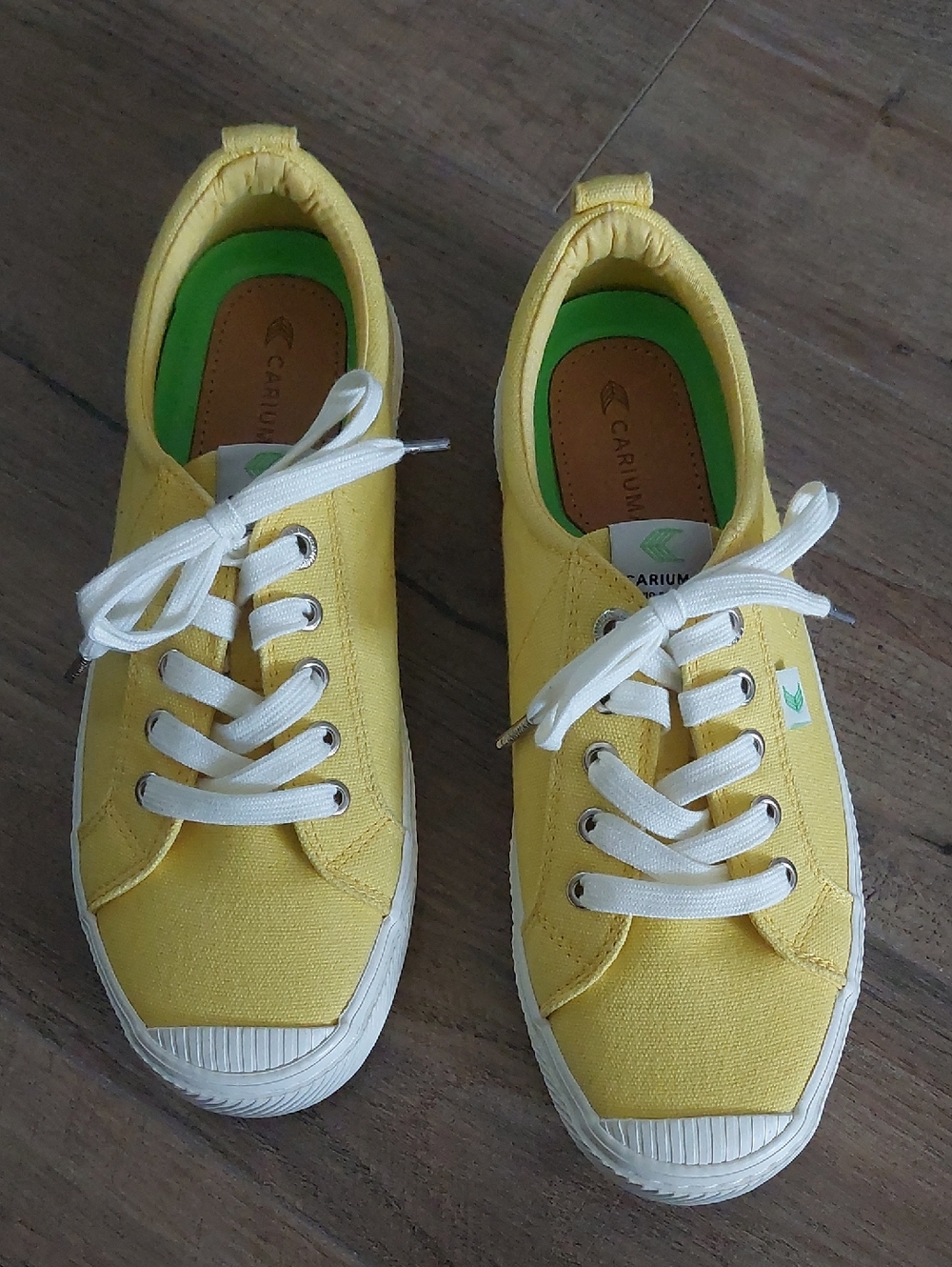 Cariuma OCA Low Yellow Canvas Sneakers Women’s 9 Sustainable Shoes Like New